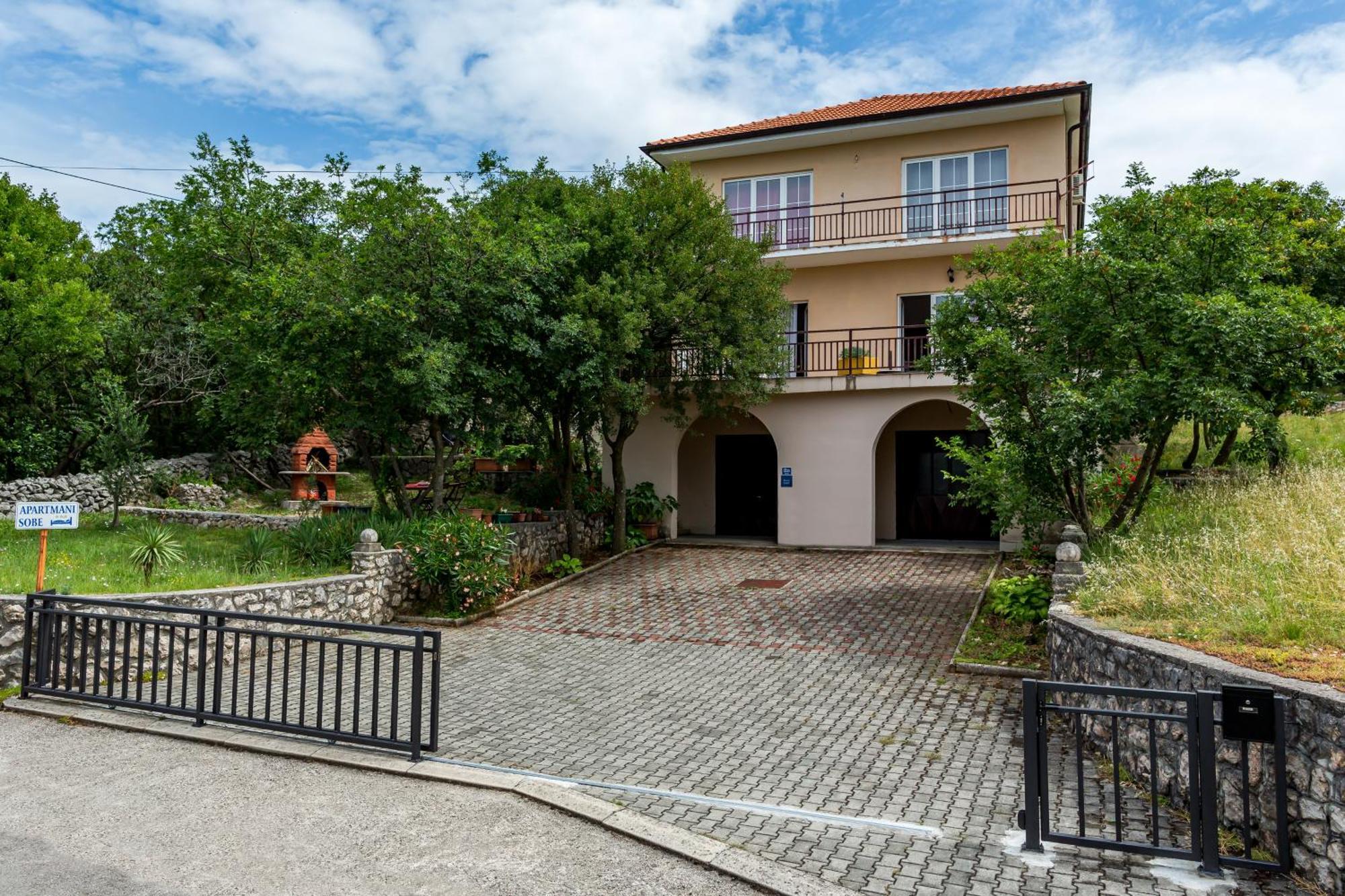 Apartments Claudia Шмирка Екстер'єр фото